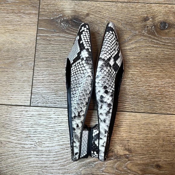 Banana Republic Snake Print Leather Mules Size 6M - Picture 3 of 7